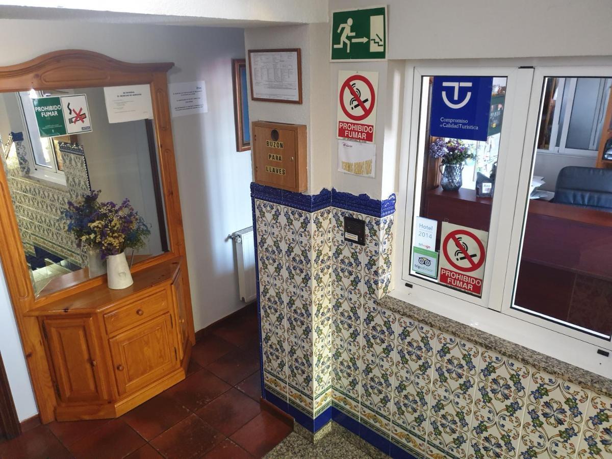 Hostal Puente Azud 阿维莱斯 外观 照片