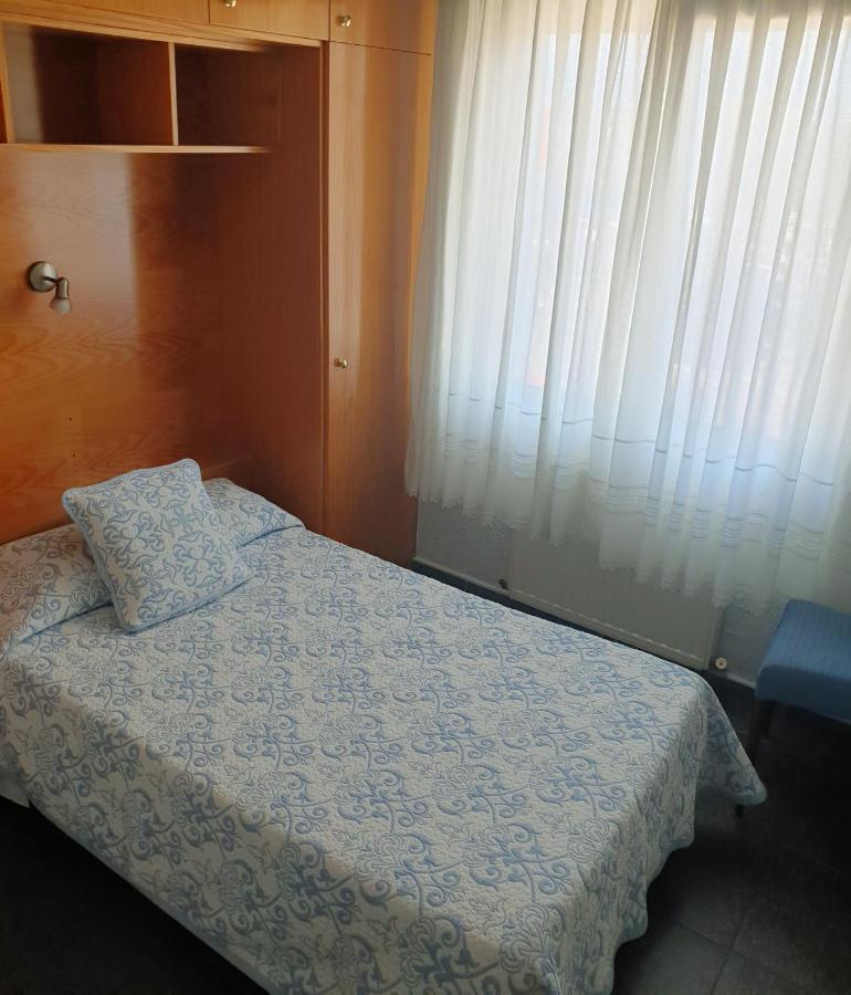 Hostal Puente Azud 阿维莱斯 外观 照片