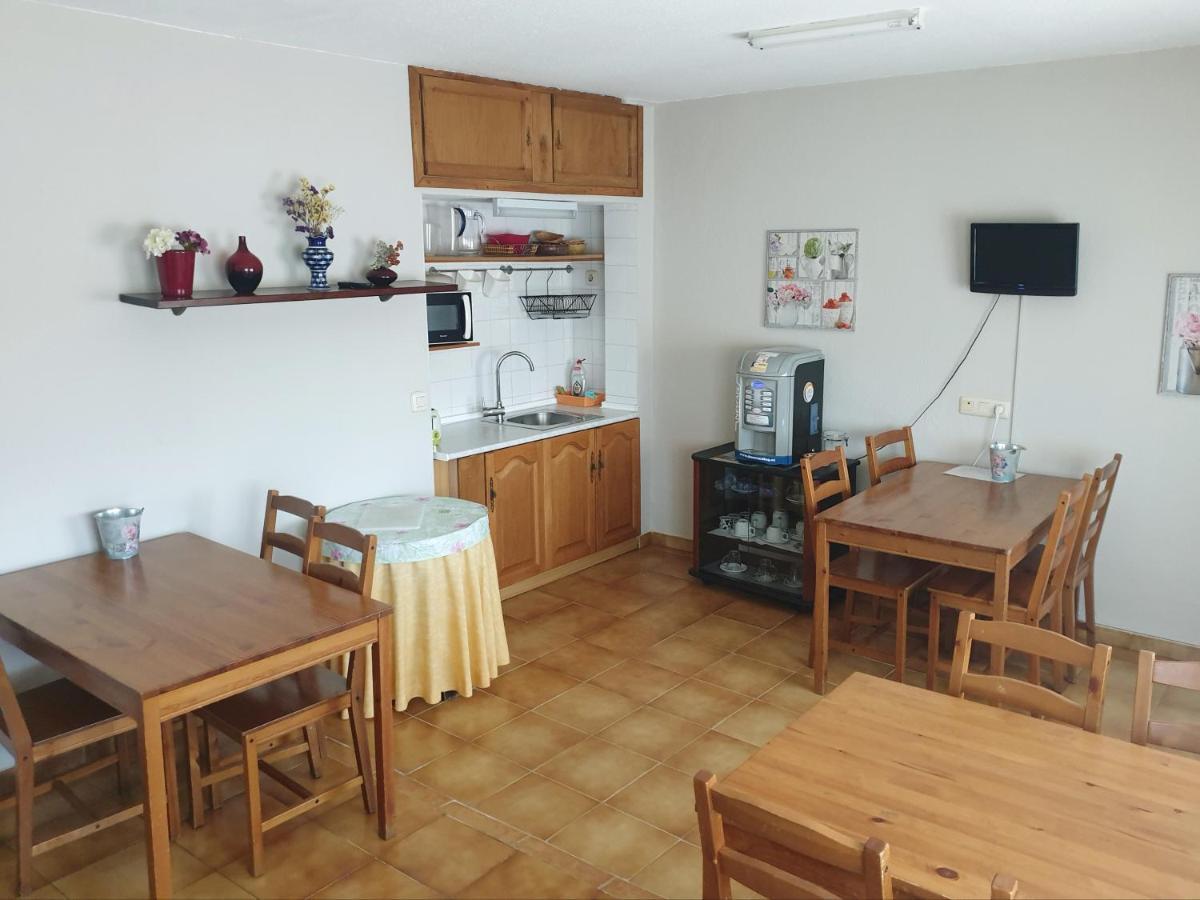 Hostal Puente Azud 阿维莱斯 外观 照片