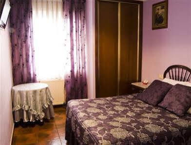 Hostal Puente Azud 阿维莱斯 外观 照片